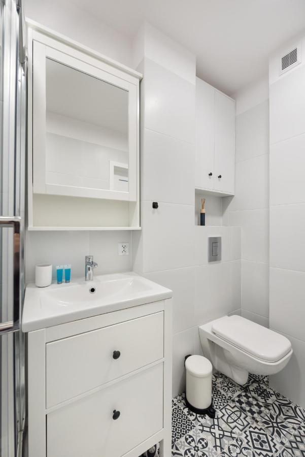Nowogrodzka Grey Apartment ワルシャワ エクステリア 写真